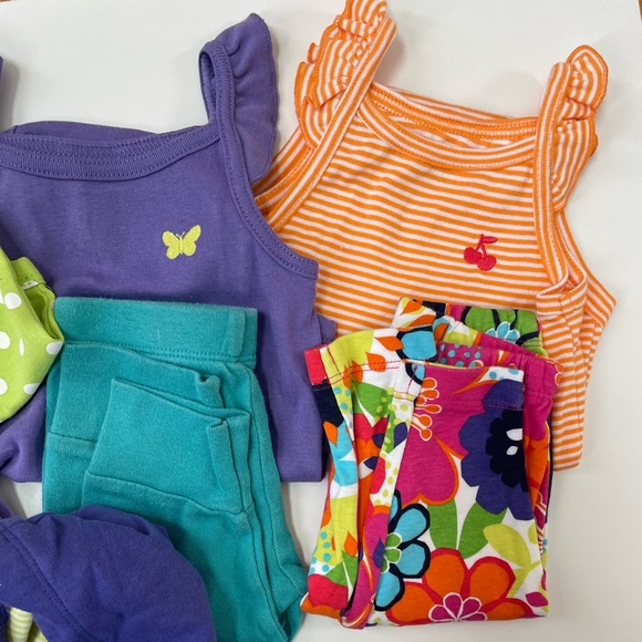 6 Month Baby Girl Bundle -4 outfits plus hoodie! BabyGap/Carters 9 items!! - Picture 4 of 7